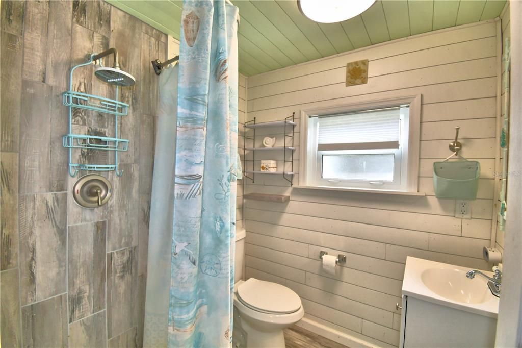 For Sale: $479,000 (2 beds, 2 baths, 965 Square Feet)