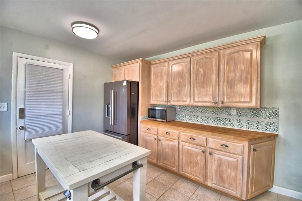 For Sale: $479,000 (2 beds, 2 baths, 965 Square Feet)
