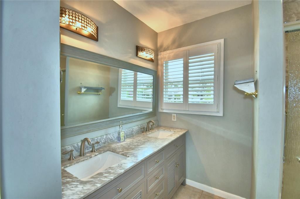 For Sale: $479,000 (2 beds, 2 baths, 965 Square Feet)