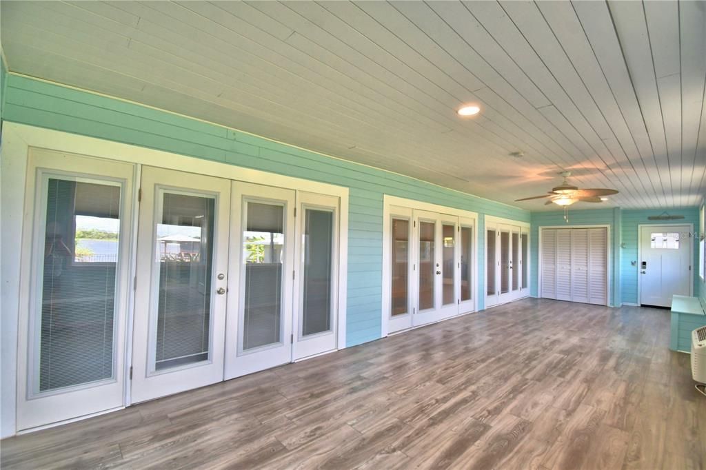 For Sale: $479,000 (2 beds, 2 baths, 965 Square Feet)