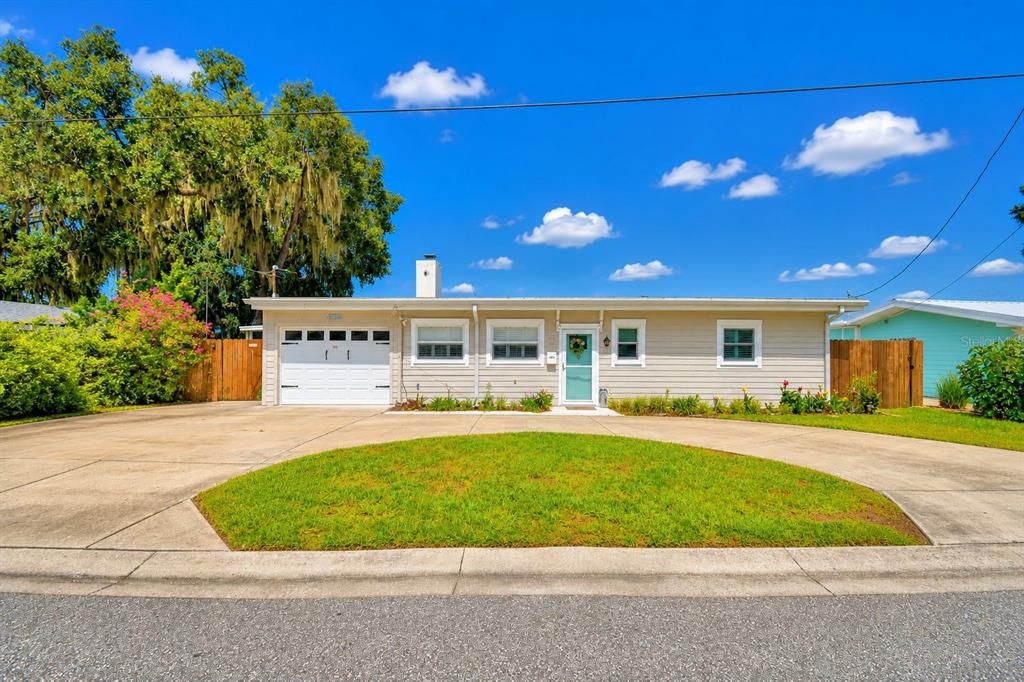 For Sale: $479,000 (2 beds, 2 baths, 965 Square Feet)