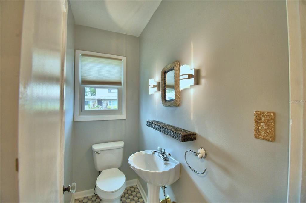 For Sale: $479,000 (2 beds, 2 baths, 965 Square Feet)