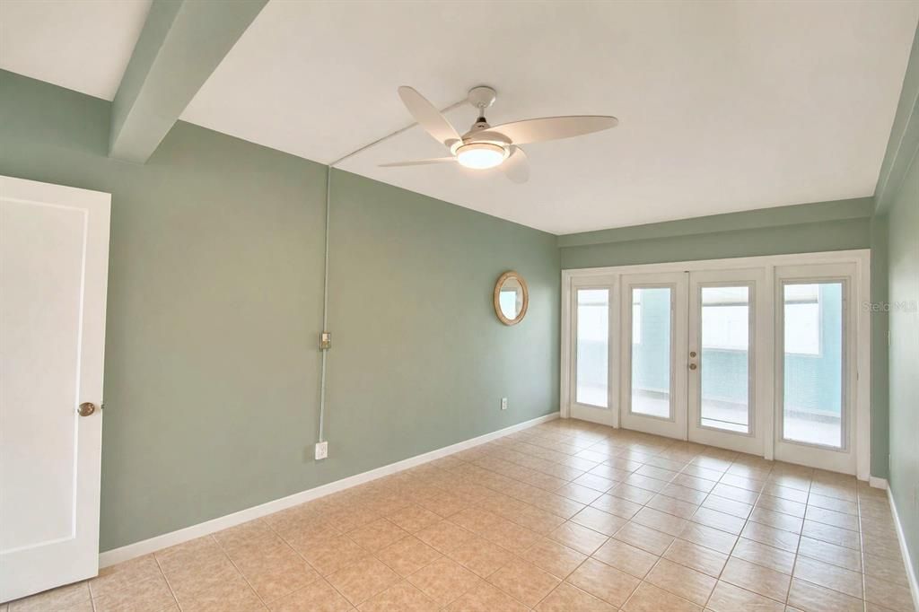 For Sale: $479,000 (2 beds, 2 baths, 965 Square Feet)