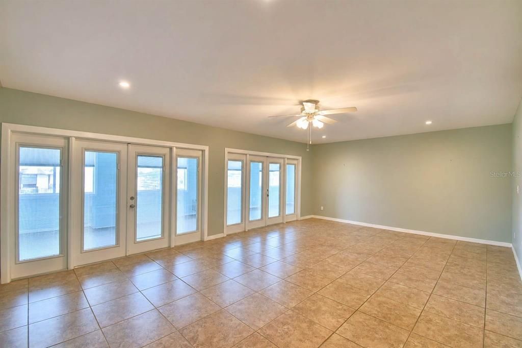 For Sale: $479,000 (2 beds, 2 baths, 965 Square Feet)
