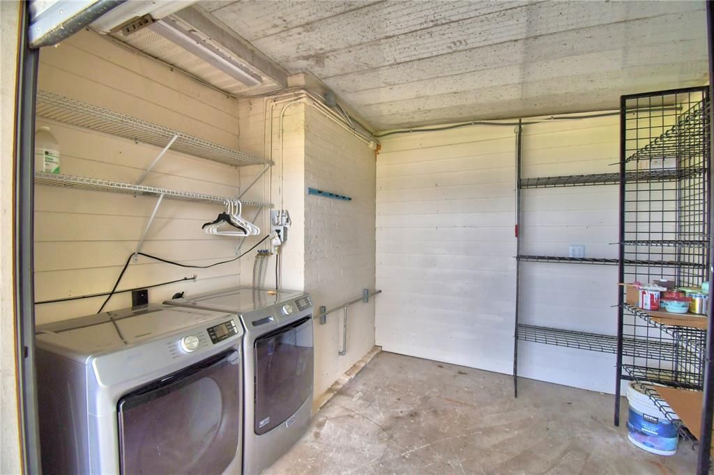 For Sale: $479,000 (2 beds, 2 baths, 965 Square Feet)