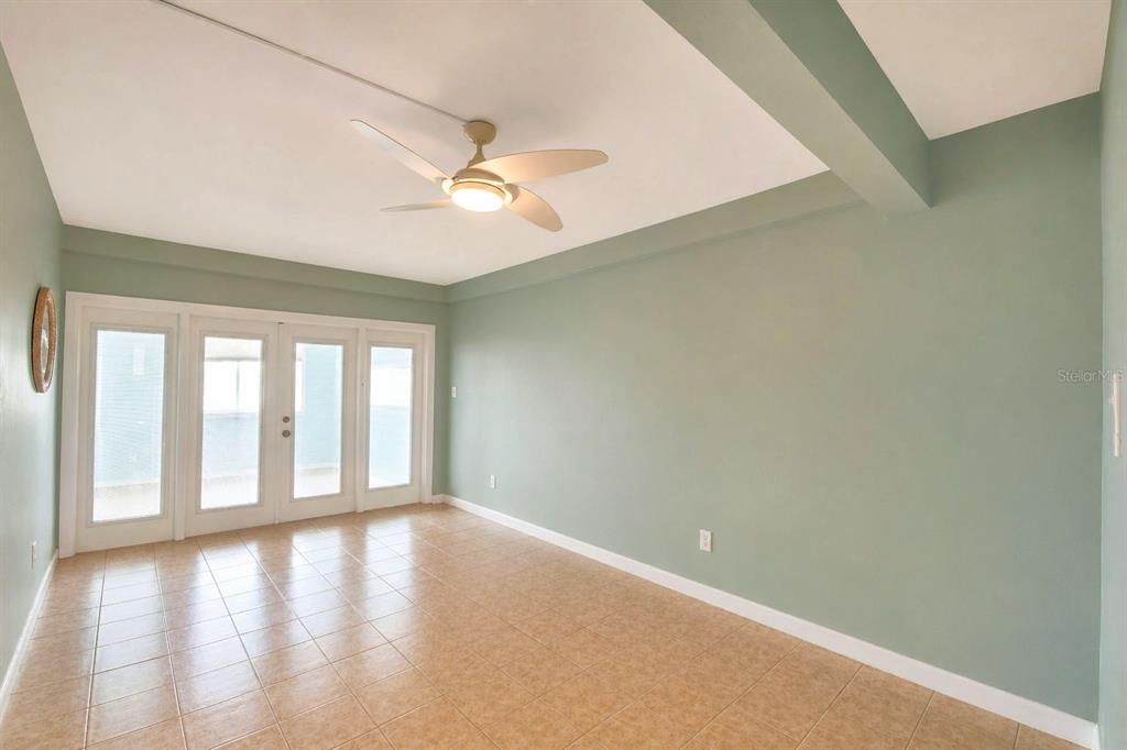 For Sale: $479,000 (2 beds, 2 baths, 965 Square Feet)