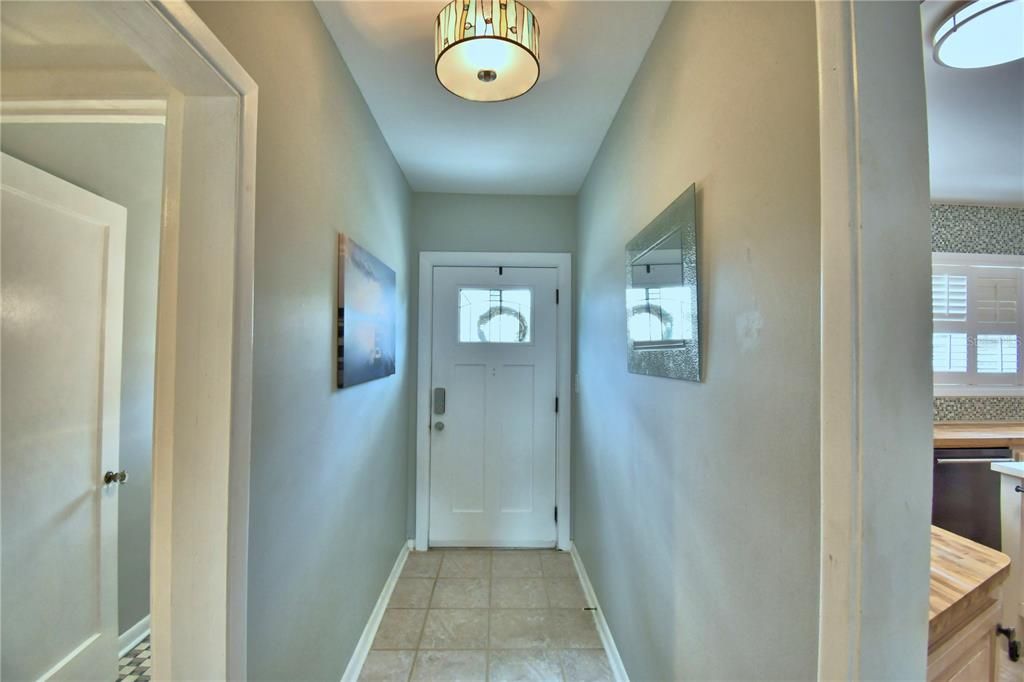 For Sale: $479,000 (2 beds, 2 baths, 965 Square Feet)