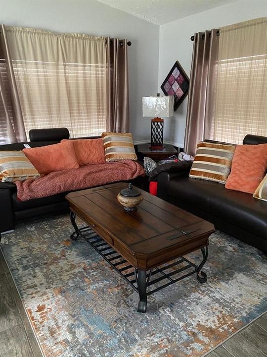 В аренду: $2,600 (4 спален, 3 ванн, 1649 Квадратных фут)