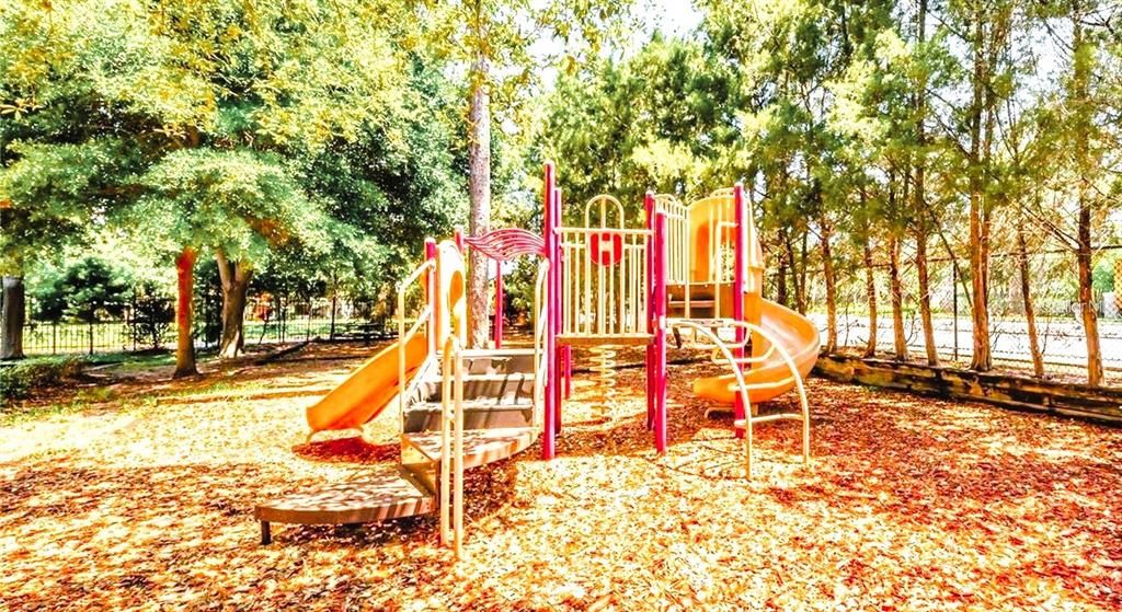 For Rent: $2,150 (3 beds, 2 baths, 1350 Square Feet)