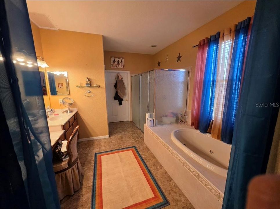 For Sale: $470,000 (4 beds, 3 baths, 3127 Square Feet)
