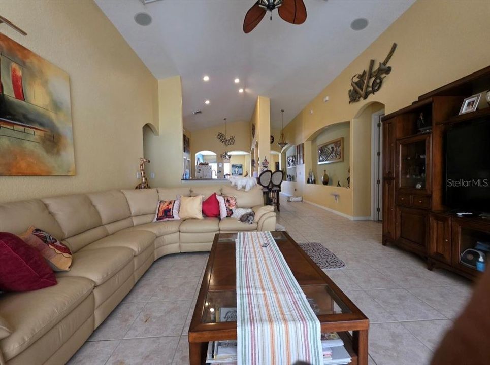 For Sale: $470,000 (4 beds, 3 baths, 3127 Square Feet)