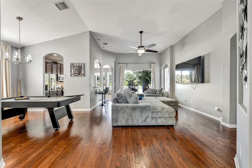 For Sale: $420,000 (3 beds, 2 baths, 1716 Square Feet)