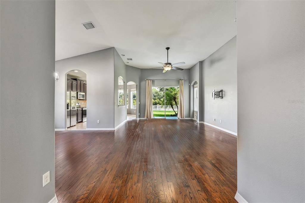 For Sale: $420,000 (3 beds, 2 baths, 1716 Square Feet)