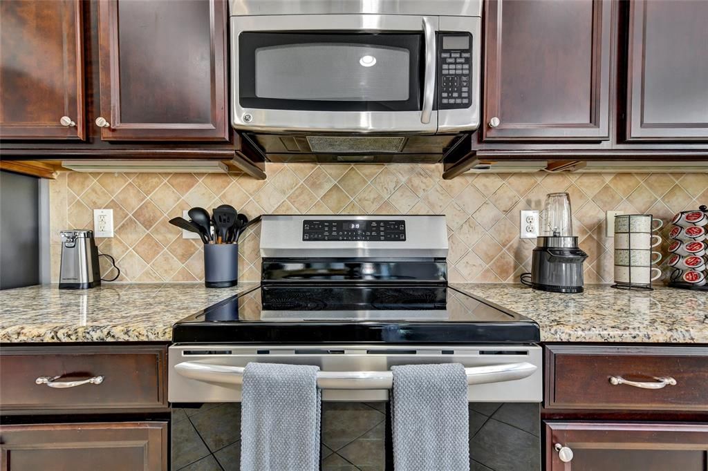 For Sale: $420,000 (3 beds, 2 baths, 1716 Square Feet)