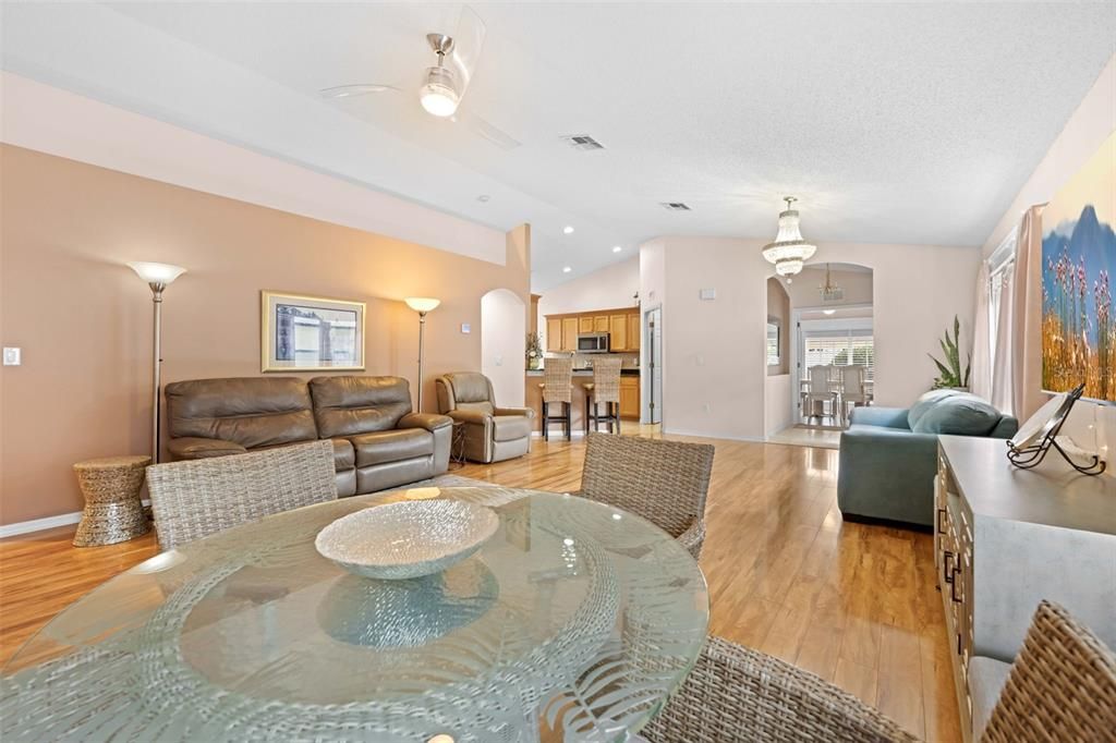 For Sale: $260,000 (2 beds, 2 baths, 1498 Square Feet)