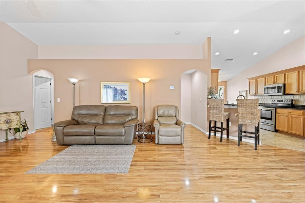 For Sale: $260,000 (2 beds, 2 baths, 1498 Square Feet)
