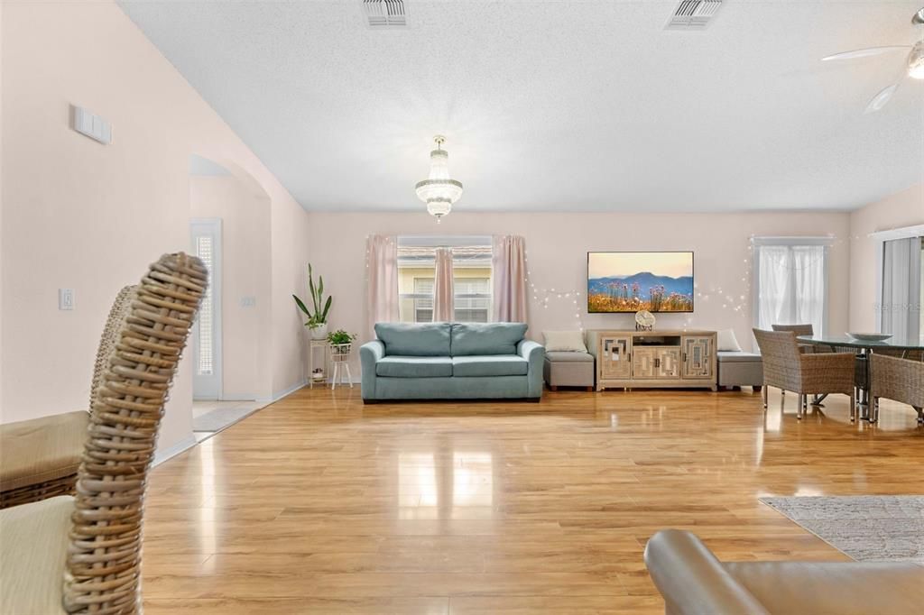 For Sale: $260,000 (2 beds, 2 baths, 1498 Square Feet)