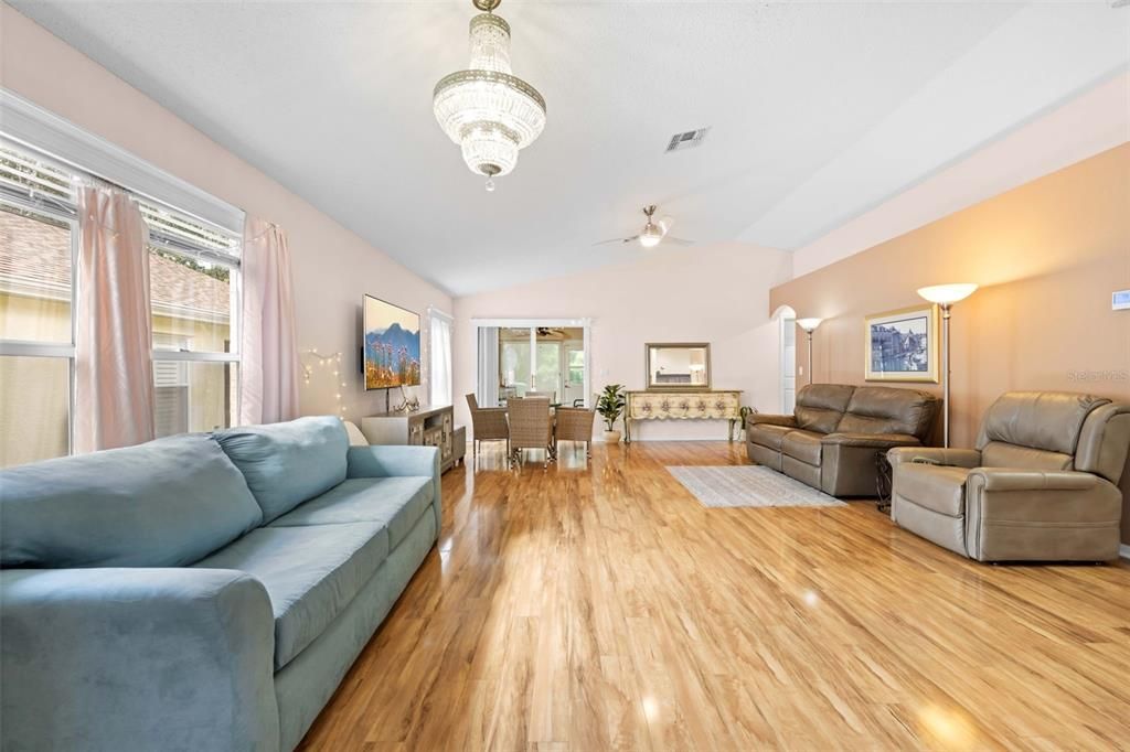 For Sale: $260,000 (2 beds, 2 baths, 1498 Square Feet)