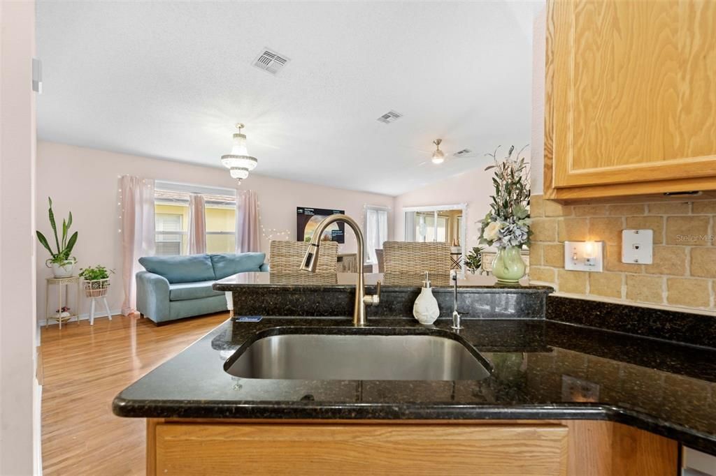 For Sale: $260,000 (2 beds, 2 baths, 1498 Square Feet)