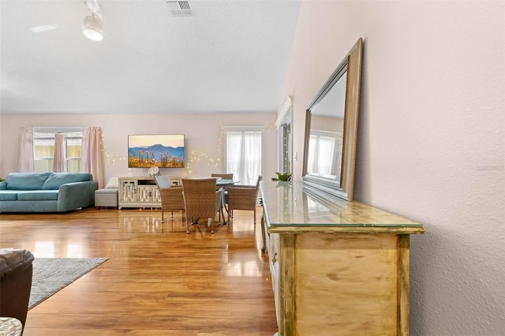 For Sale: $260,000 (2 beds, 2 baths, 1498 Square Feet)