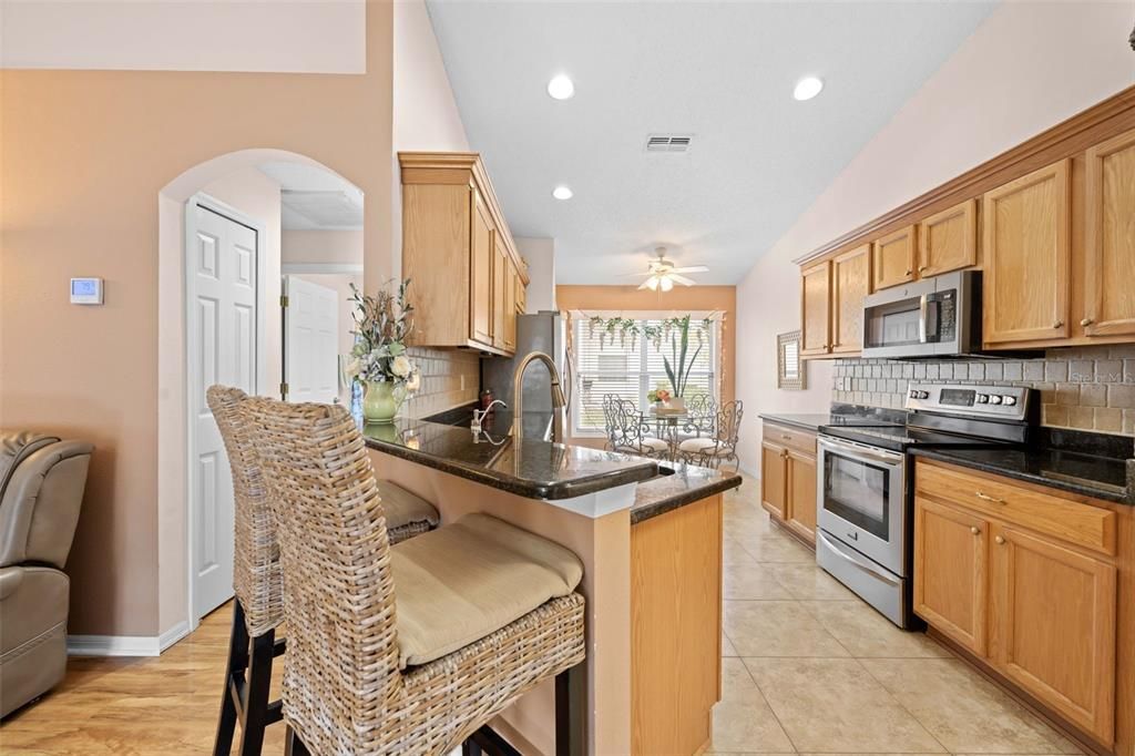 For Sale: $260,000 (2 beds, 2 baths, 1498 Square Feet)