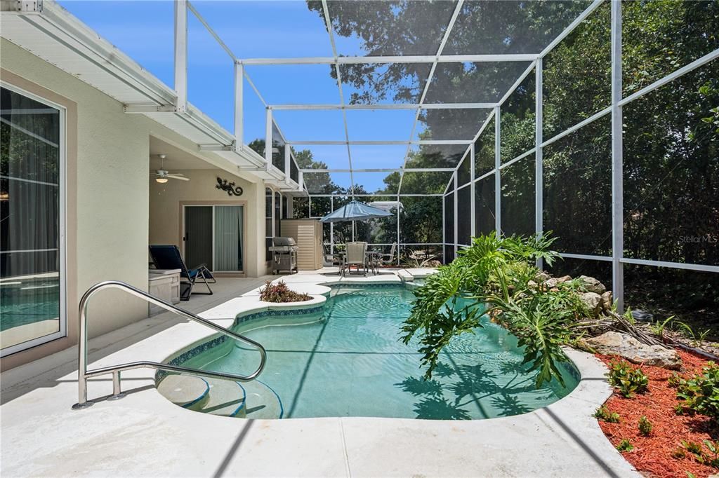 For Sale: $650,000 (4 beds, 3 baths, 2365 Square Feet)