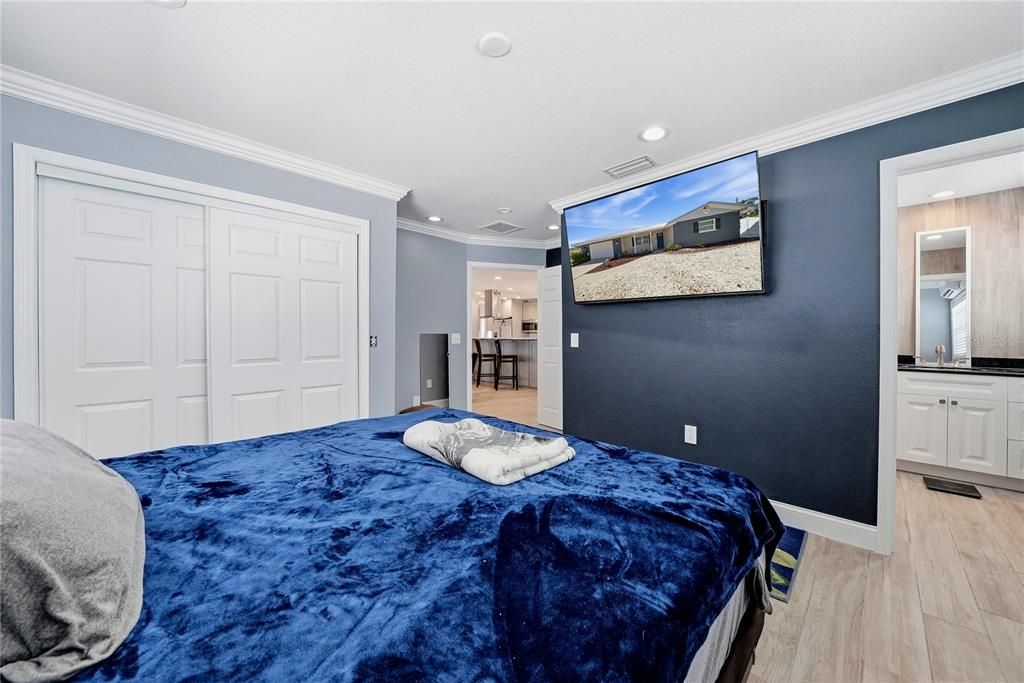 For Sale: $599,999 (3 beds, 2 baths, 1380 Square Feet)