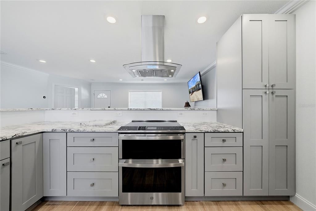 For Sale: $599,999 (3 beds, 2 baths, 1380 Square Feet)