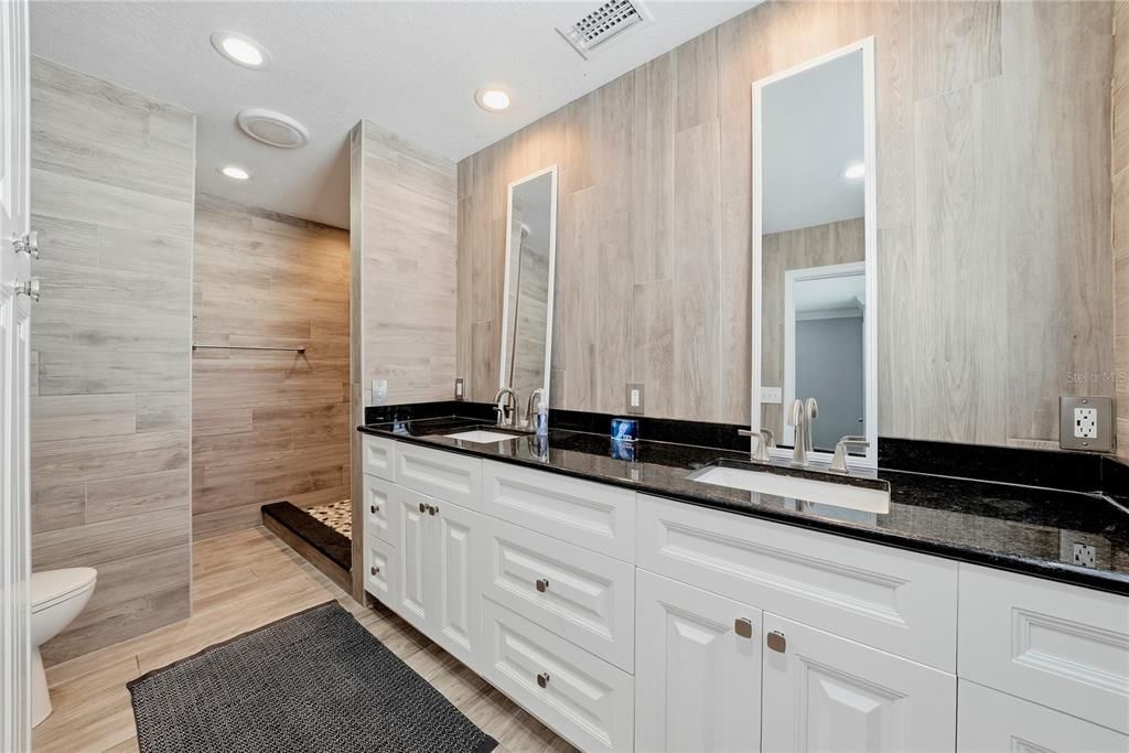For Sale: $599,999 (3 beds, 2 baths, 1380 Square Feet)