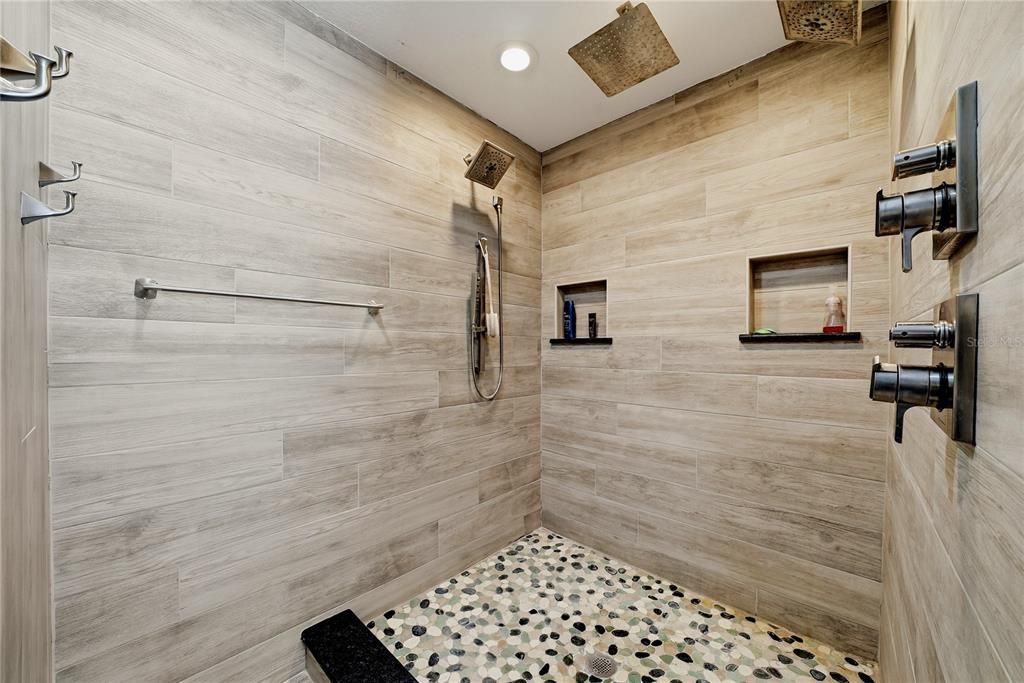 For Sale: $599,999 (3 beds, 2 baths, 1380 Square Feet)