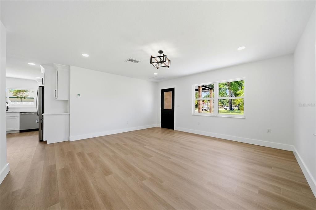 En Venta: $395,000 (3 camas, 2 baños, 1296 Pies cuadrados)