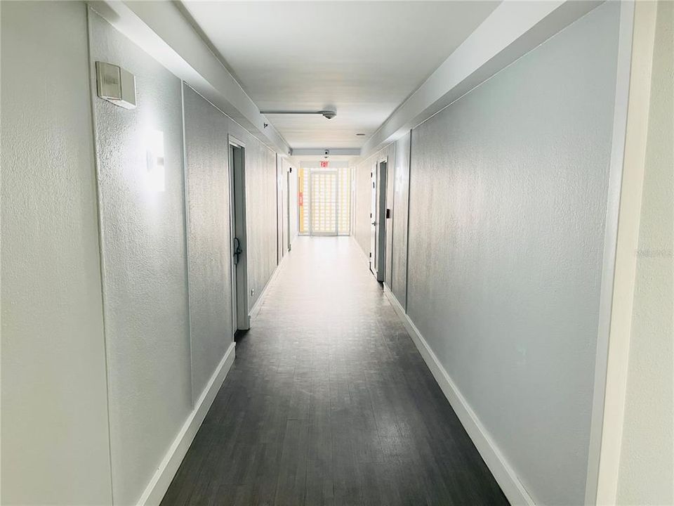 For Rent: $1,300 (1 beds, 1 baths, 554 Square Feet)