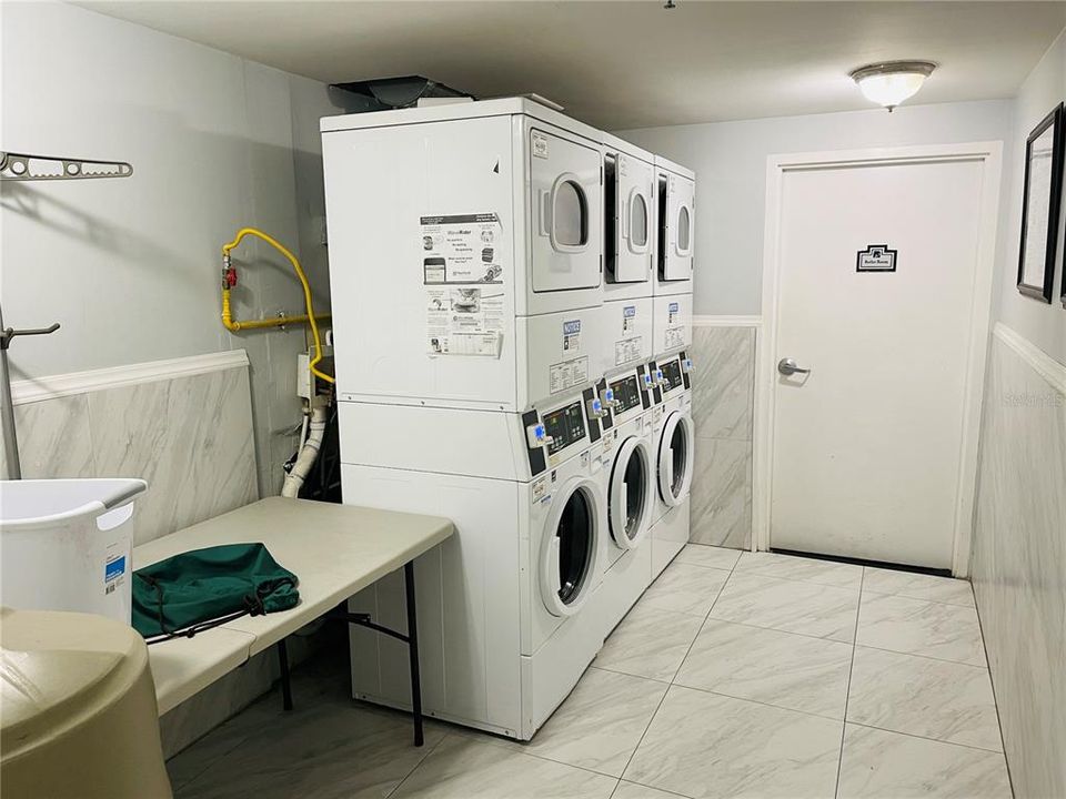 For Rent: $1,300 (1 beds, 1 baths, 554 Square Feet)