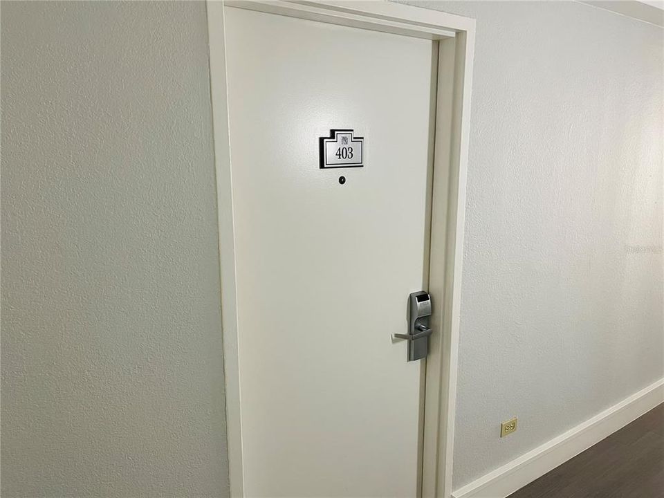 For Rent: $1,300 (1 beds, 1 baths, 554 Square Feet)