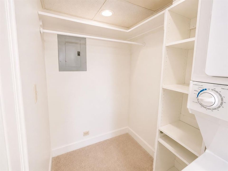 For Rent: $1,300 (1 beds, 1 baths, 554 Square Feet)