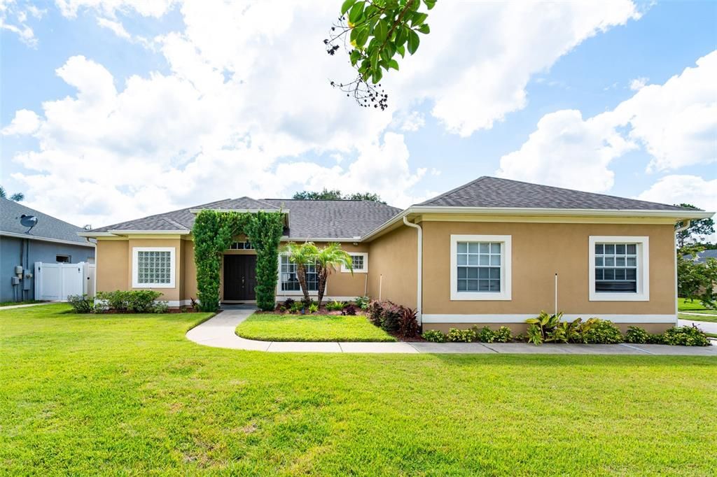 For Sale: $519,900 (3 beds, 2 baths, 1896 Square Feet)