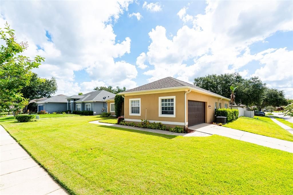 For Sale: $519,900 (3 beds, 2 baths, 1896 Square Feet)