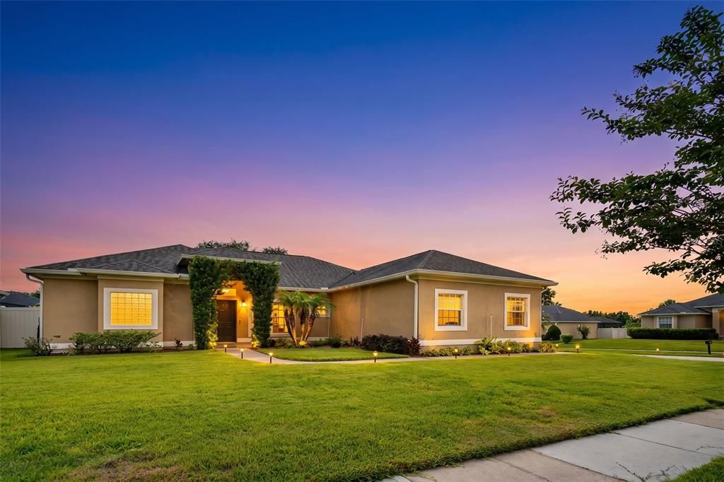 For Sale: $519,900 (3 beds, 2 baths, 1896 Square Feet)