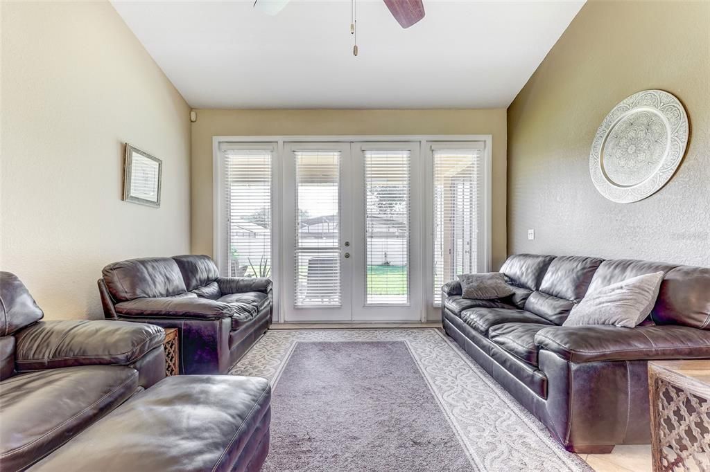 For Sale: $519,900 (3 beds, 2 baths, 1896 Square Feet)