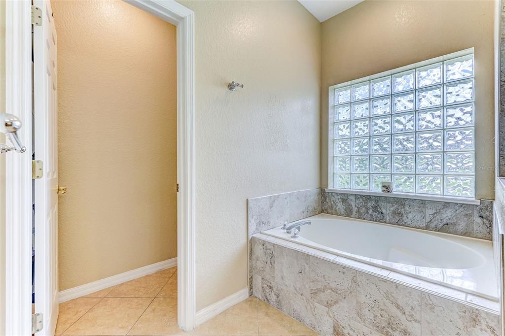 For Sale: $519,900 (3 beds, 2 baths, 1896 Square Feet)