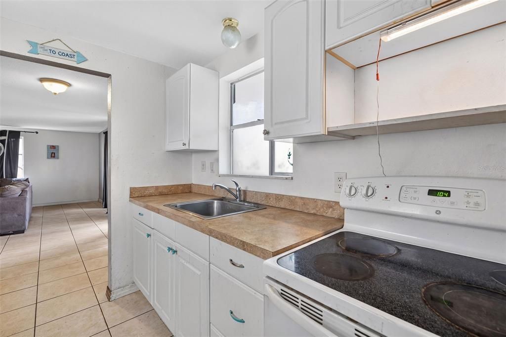 На продажу: $134,900 (2 спален, 1 ванн, 873 Квадратных фут)