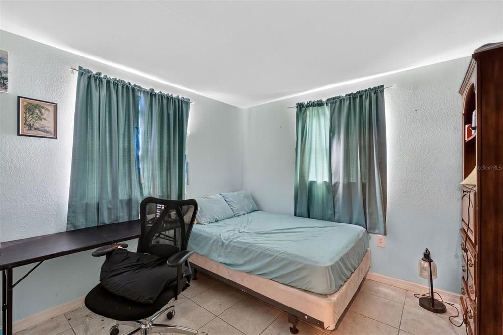 На продажу: $134,900 (2 спален, 1 ванн, 873 Квадратных фут)