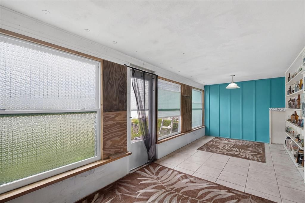 На продажу: $134,900 (2 спален, 1 ванн, 873 Квадратных фут)