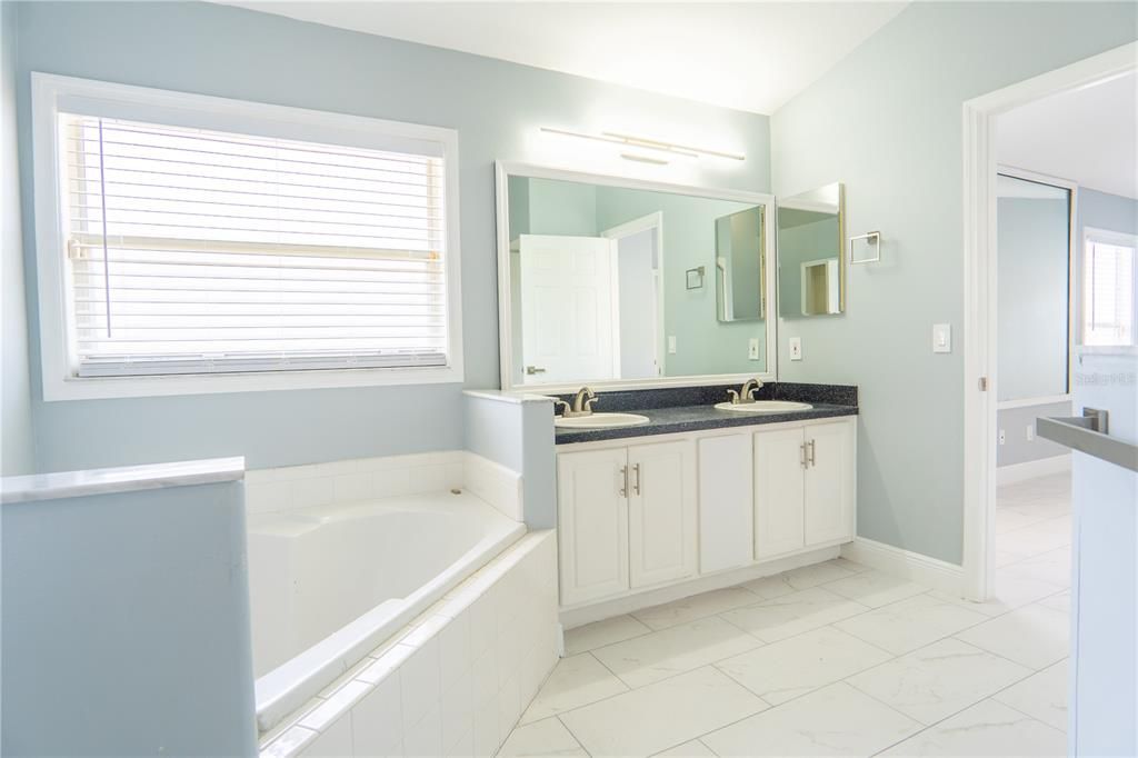 For Rent: $3,250 (4 beds, 3 baths, 1740 Square Feet)