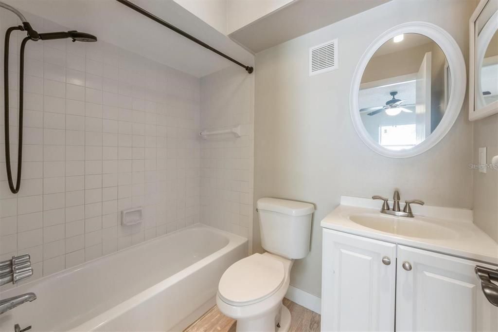 For Sale: $180,000 (2 beds, 2 baths, 722 Square Feet)