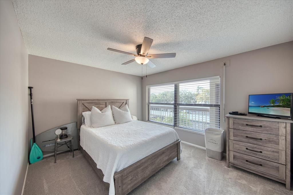 For Sale: $399,900 (2 beds, 2 baths, 1250 Square Feet)