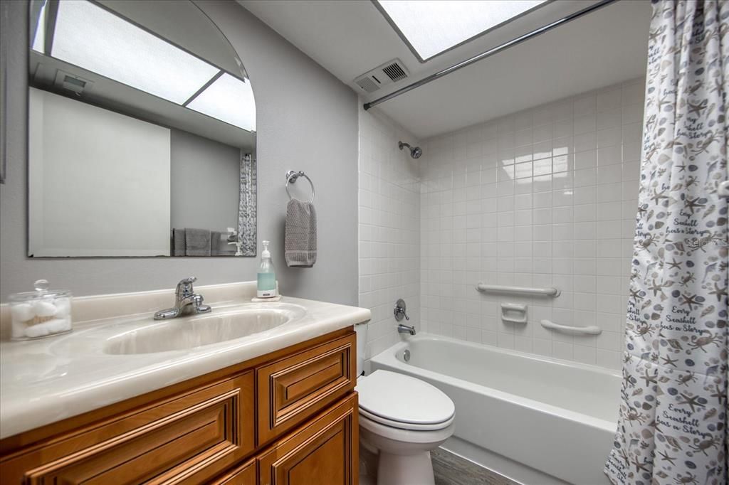 For Sale: $399,900 (2 beds, 2 baths, 1250 Square Feet)