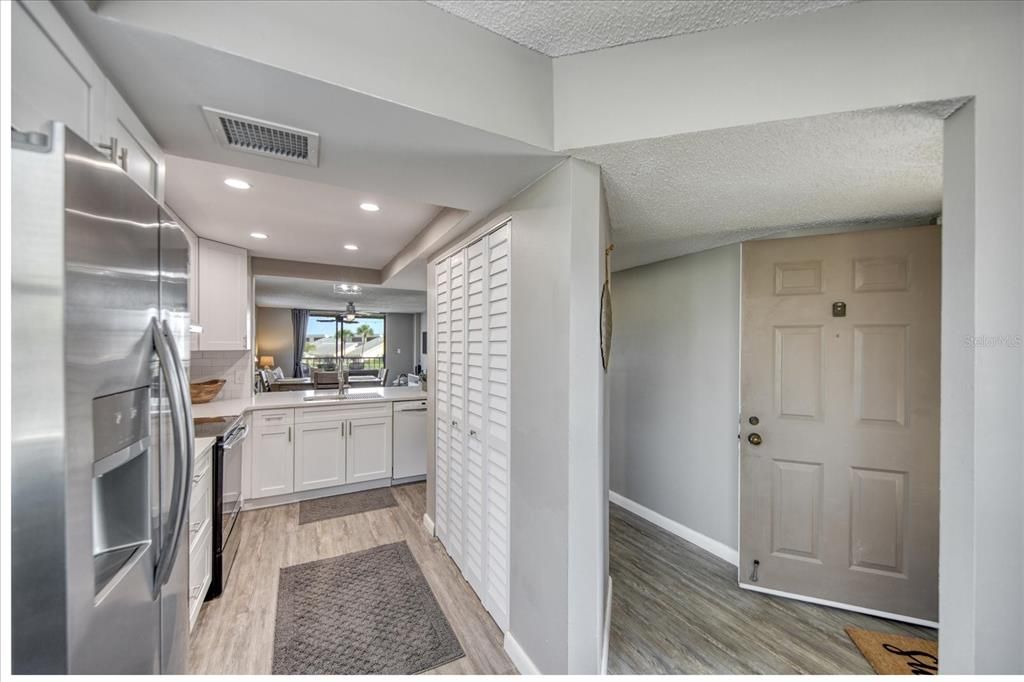 For Sale: $399,900 (2 beds, 2 baths, 1250 Square Feet)