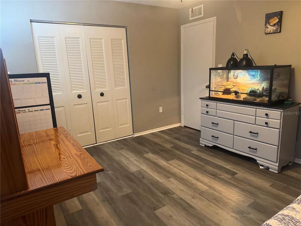 For Sale: $399,900 (2 beds, 2 baths, 1250 Square Feet)