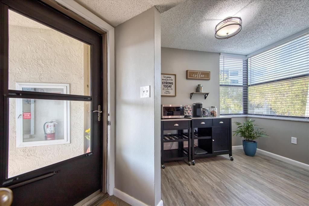 For Sale: $399,900 (2 beds, 2 baths, 1250 Square Feet)
